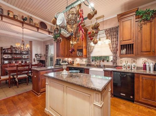 375 21 Ave, Naples FL 34116-5721 exterior