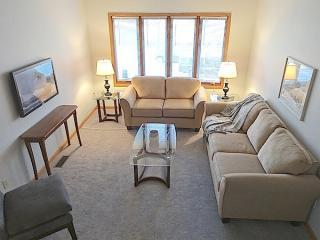1627 Thomas Pl, Minneapolis, MN 55411-3949