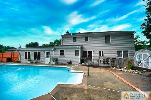 100 Hill Hollow Rd, South Plainfield NJ  07080-1621 exterior