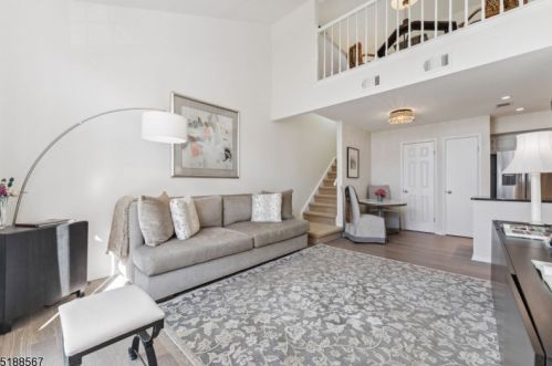 84 Mayfield Rd, Bedminster, NJ 07921-1415