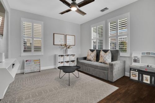 1305 Oak Leaf Cir, Valley Home CA 95361-2769 exterior