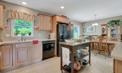 32 Arrowhead Dr, Wantage NJ  07461-1211 exterior