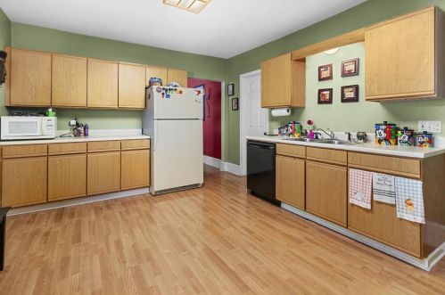 910 6th Ave, Oshkosh, WI 54902-5851