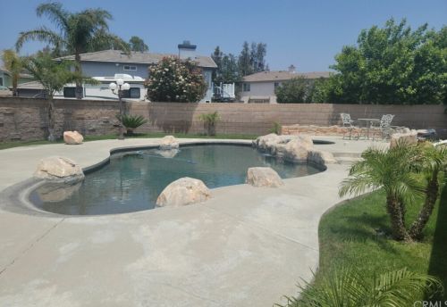 3853 Goldenrod Ave, Rialto, CA 92377-2712