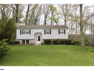 120 Kettle Rd, Hometown, PA 18252-5313
