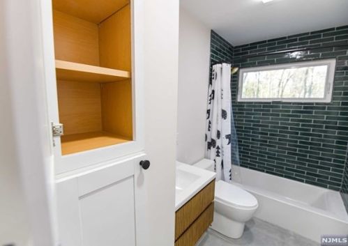6 Stag Hill Rd, Mahwah NJ  07430-1034 exterior