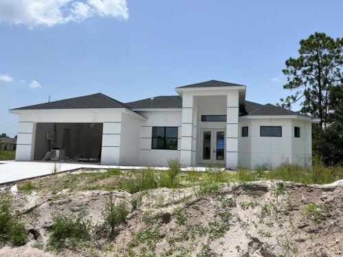 524 Lillon Ave, Lehigh Acres, FL
