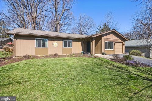 1512 Sadlers Wells Dr, Herndon VA  20170-2838 exterior