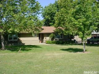 24615 Tully Rd, Acampo, CA 95220-9333