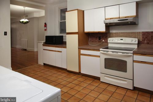 1102 Euclid St, Washington DC 20009-5328 exterior