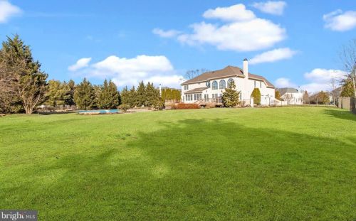 175 Edwards Dr, Southampton PA 18966-1174 exterior