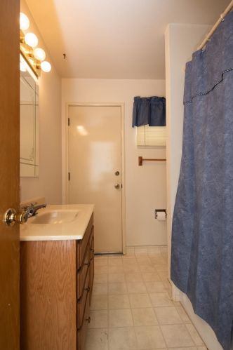 652 North St, Manteca CA 95336-4831 exterior