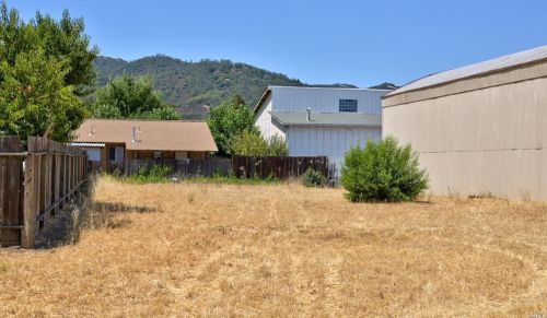160 Thomas St, Ukiah CA  95482-5822 exterior