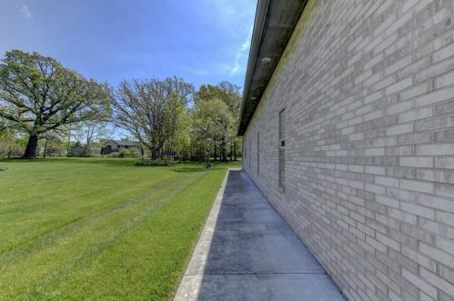 8601 Fair Oaks Ln, Dyer IN  46373-9395 exterior