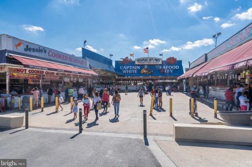 1025 1st St, Washington DC  20001-2283 exterior