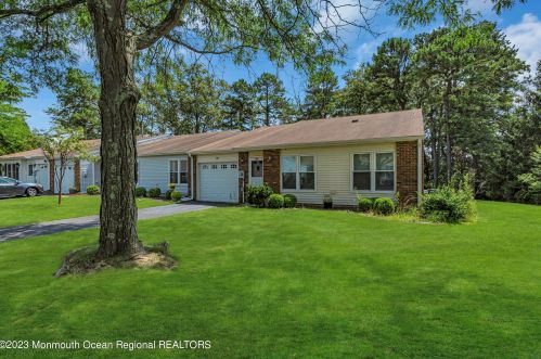 290 Marni Ln, Lakewood, NJ 08701-7328