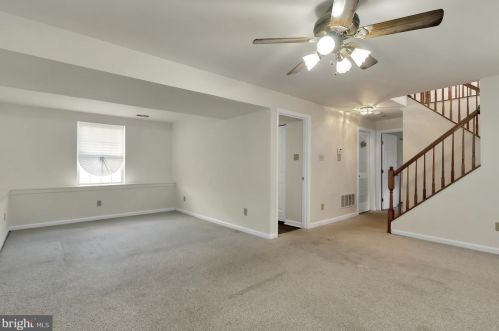 6 Terry Ct, New Castle DE  19720-7697 exterior