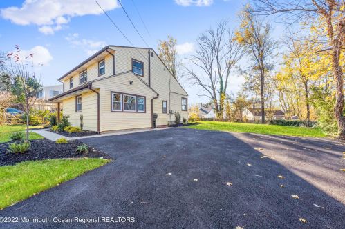 3 Fox Dr, Hazlet NJ  07730-1410 exterior