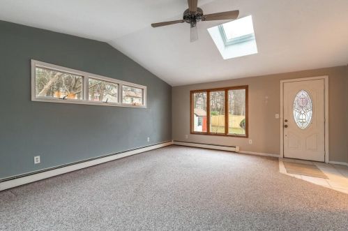 48 Tiverton Pkwy, Worcester MA 01602 exterior