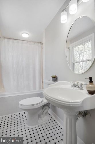 10624 Cavalcade St, Great Falls VA  22066-2427 exterior