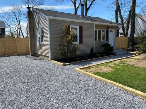 210 26th St, Copiague, NY 11726-2624