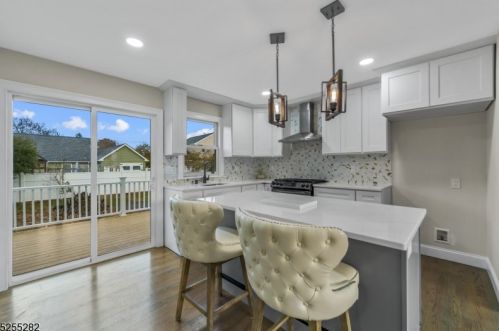 221 18th Ave, Manville NJ  08835-1629 exterior