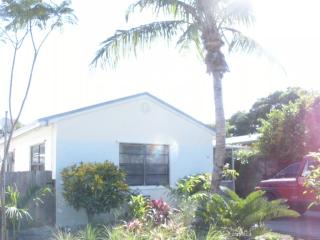 42 12th St, Dania Beach FL  33004-4227 exterior