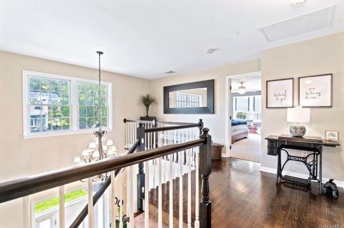 9 Murray Ln, Crotonville NY  10562-3300 exterior