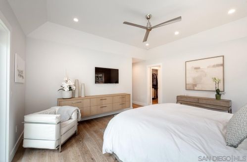 3077 Ducommun Ave, San Diego CA 92122-2221 exterior