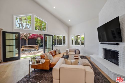 445 Sinaloa Rd, Simi Valley CA  93065-5430 exterior