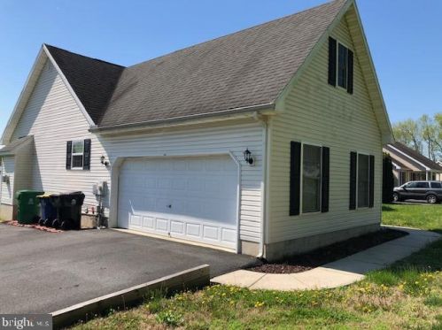 207 Tall Tree Ct, Dover, DE 19904-1588