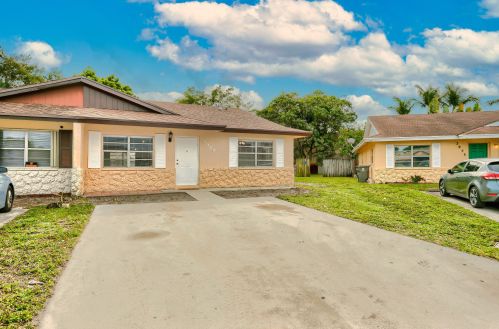 3948 Kenas St, West Palm Beach, FL 33403-1012