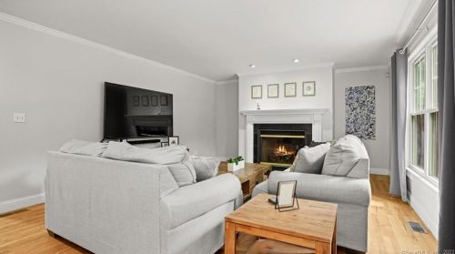 8 Cedar Crest Pl, Norwalk CT  06854-1402 exterior