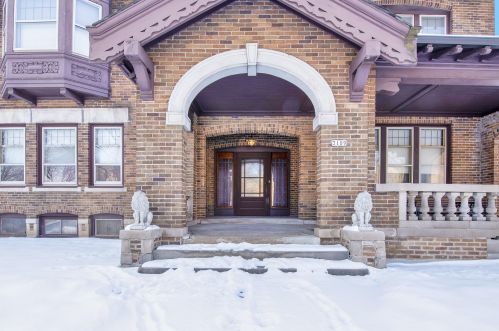 3109 Highland Blvd, Milwaukee, WI 53208-3251
