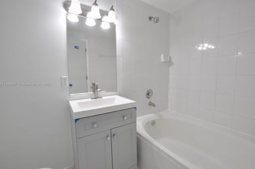 7804 102 Ln, Miami FL  33156-2691 exterior