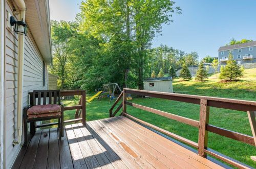 75 Ledgeview Dr, Rochester NH  03839-5618 exterior