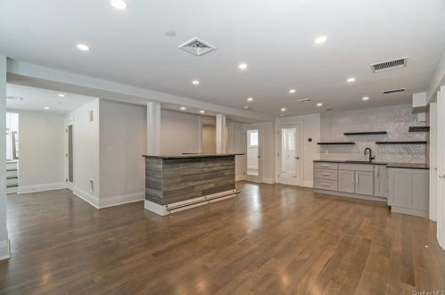 19 Rugby Rd, New Rochelle NY  10804-3924 exterior