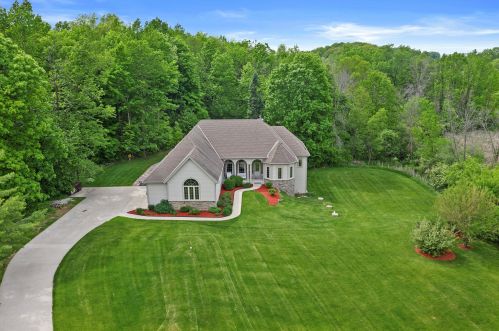 4079 Foxbury Ct, Slinger, WI 53086-9028