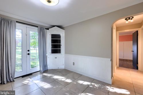 1898 Manor Ridge Dr, Lancaster PA  17603-4447 exterior