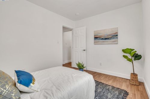 5531 Fremont St, Oakland CA 94608-2216 exterior