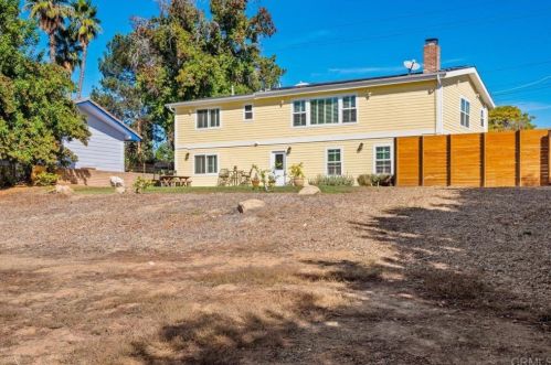 957 Montview Dr, Escondido CA  92025-5927 exterior