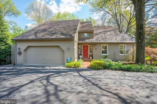 303 Lawnfield Pl, Kennett Sq, PA 19348-2854