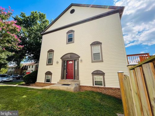 9889 Burke Pond Ct, Springfield VA  22015-2947 exterior