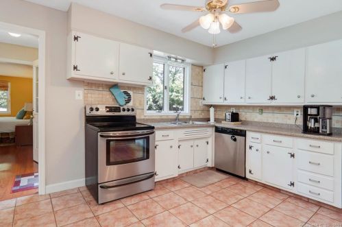 45 Sherman Rd, Glastonbury CT  06033-2911 exterior