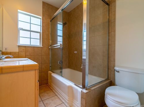 17935 Rosita St, Van Nuys CA 91316-4217 exterior