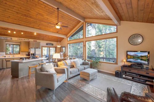 589 Snowy Ln, Almanor, CA 95947-9722