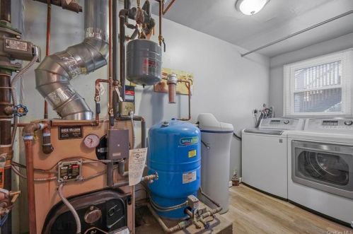 2 Mohawk Ln, Yorktown Hgts NY  10598-6328 exterior