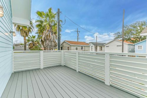 1408 26 St, Galveston TX 77550-7815 exterior