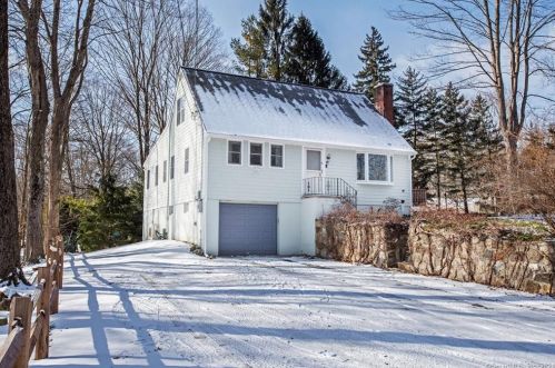 394 Bennetts Farm Rd, Ridgefield, CT 06877-2108