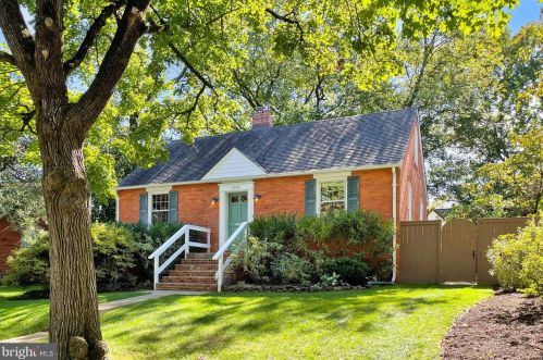 6903 Chestnut Ave, Falls Church, VA 22042-1906
